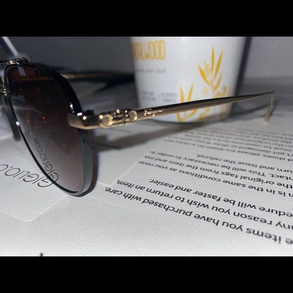 Salvatore ferragamo Sunglasses gold with black rims and brown tinted lenses - Picture 12 of 16